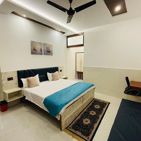 Hotel Dileep42 Lucknow Dış mekan fotoğraf