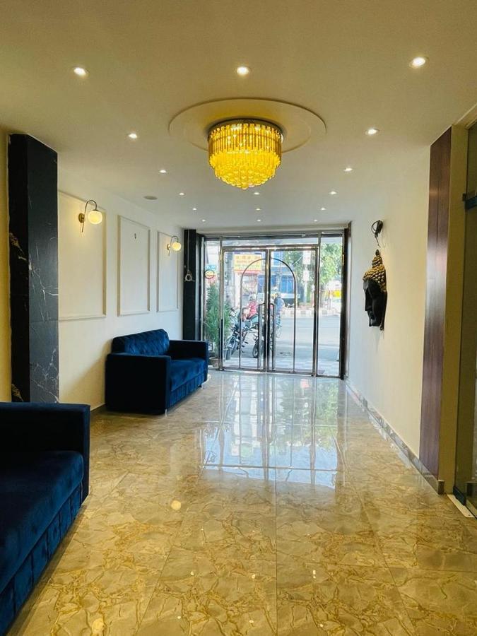 Hotel Dileep42 Lucknow Dış mekan fotoğraf