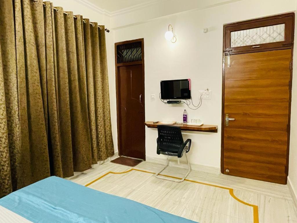Hotel Dileep42 Lucknow Dış mekan fotoğraf