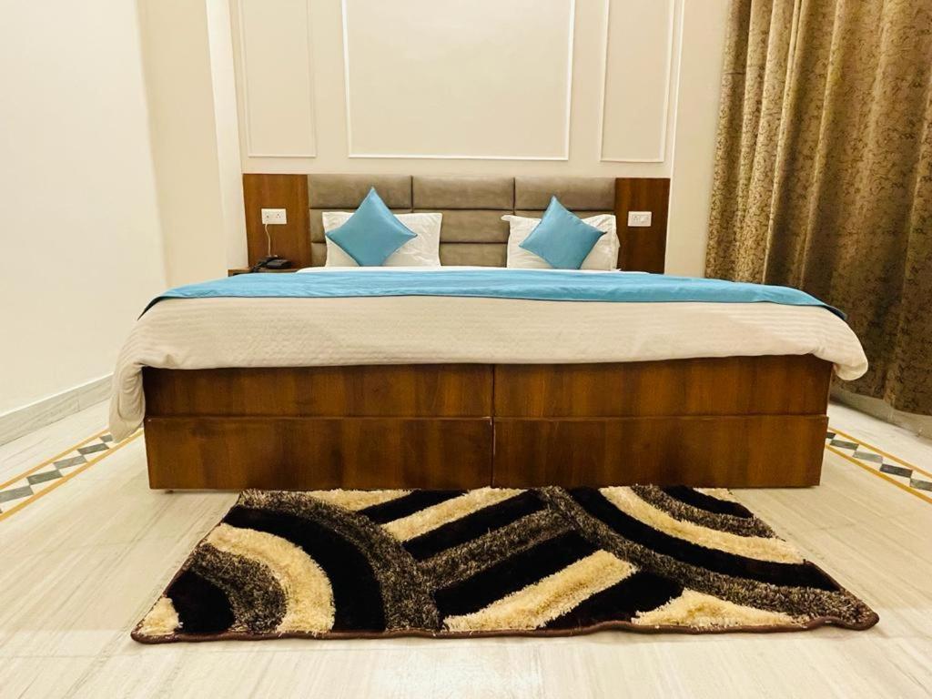 Hotel Dileep42 Lucknow Dış mekan fotoğraf