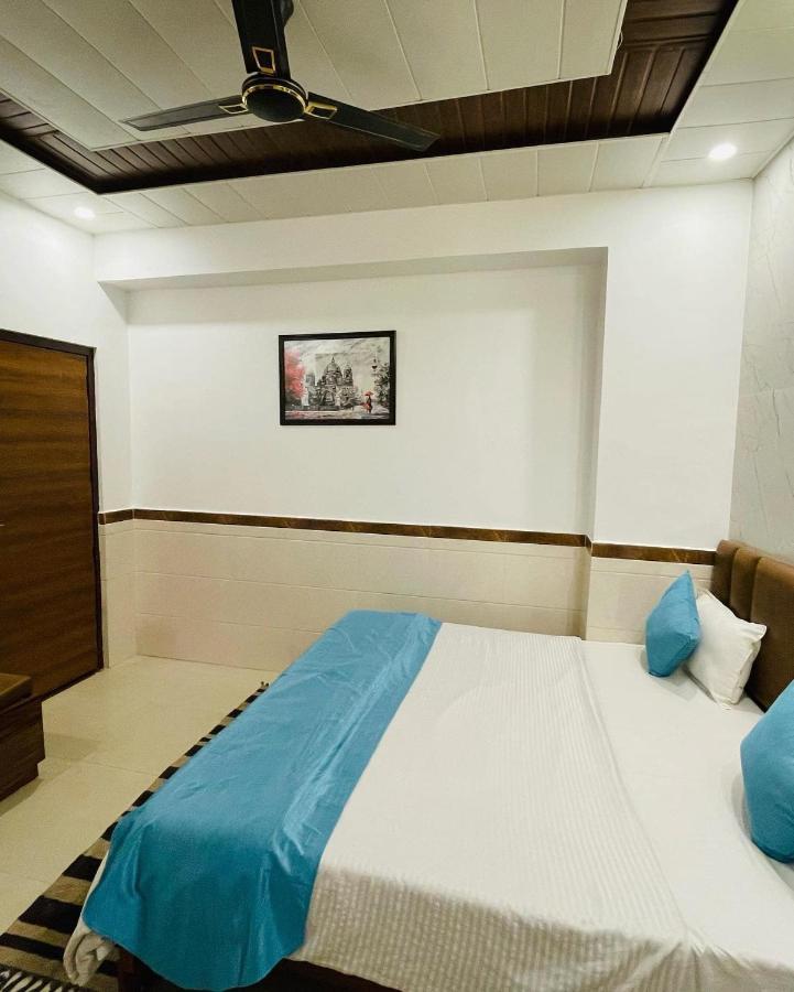 Hotel Dileep42 Lucknow Dış mekan fotoğraf