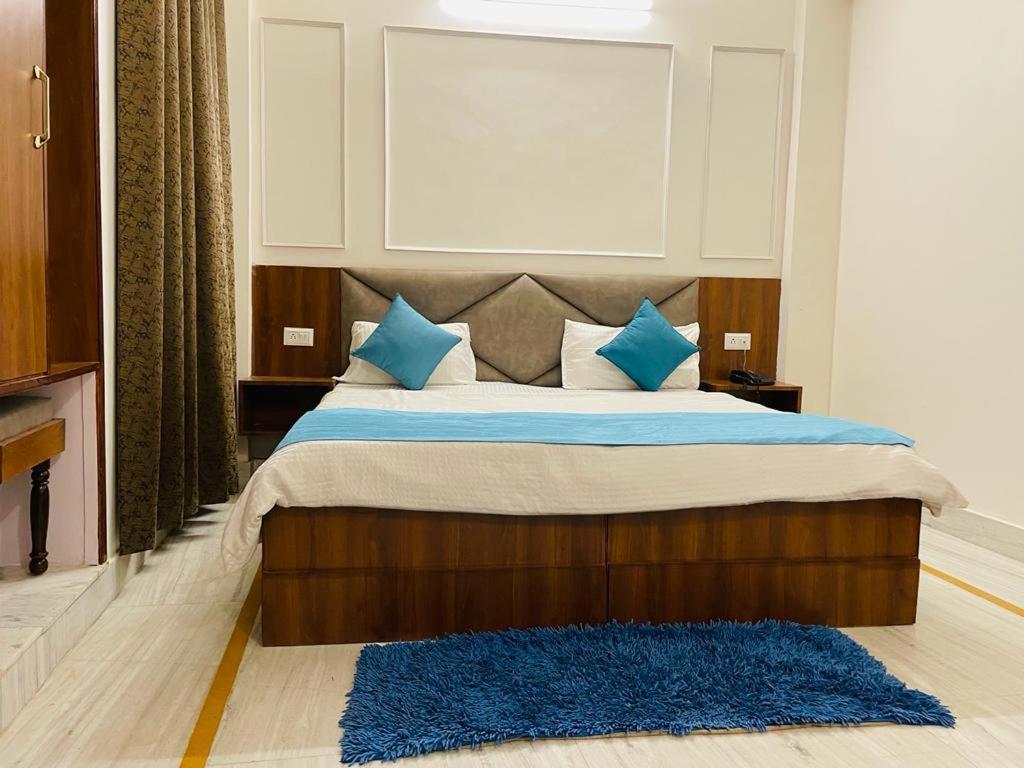 Hotel Dileep42 Lucknow Dış mekan fotoğraf