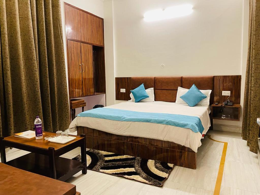 Hotel Dileep42 Lucknow Dış mekan fotoğraf