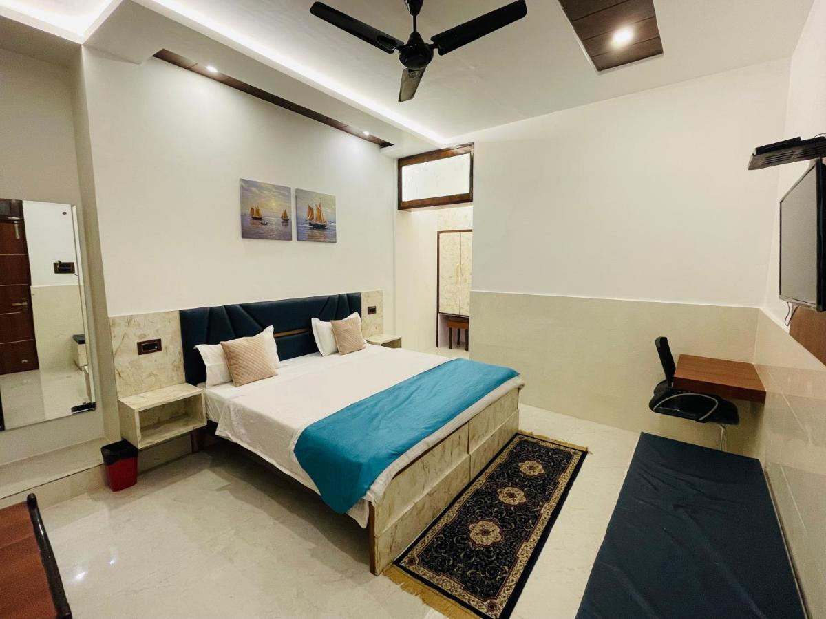 Hotel Dileep42 Lucknow Dış mekan fotoğraf