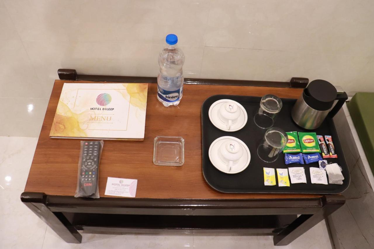 Hotel Dileep42 Lucknow Dış mekan fotoğraf