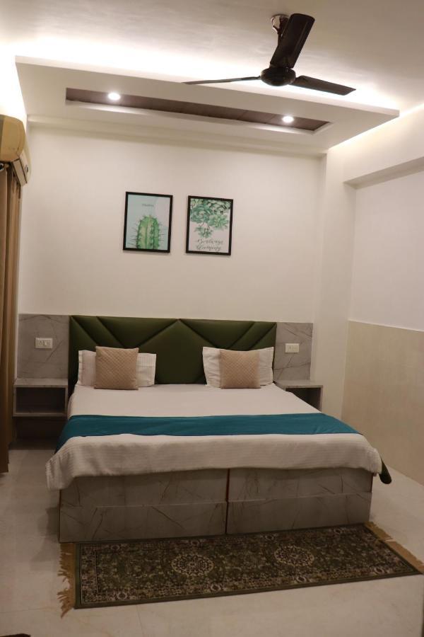 Hotel Dileep42 Lucknow Dış mekan fotoğraf