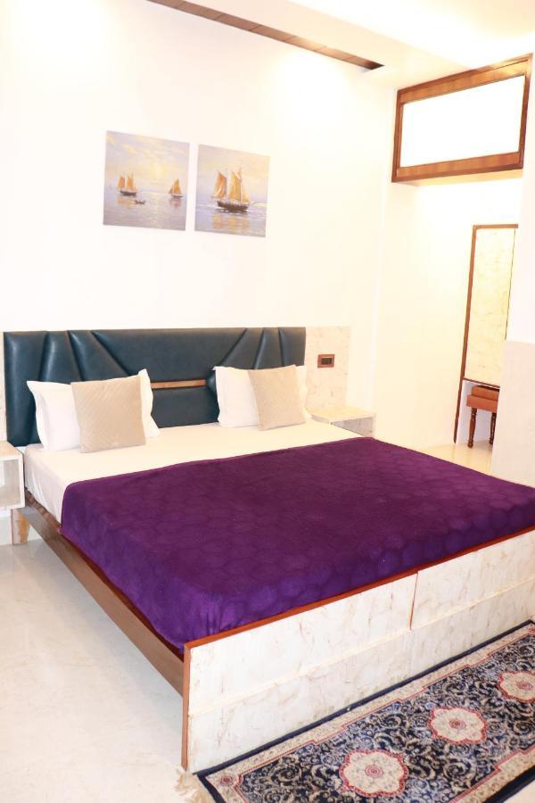 Hotel Dileep42 Lucknow Dış mekan fotoğraf