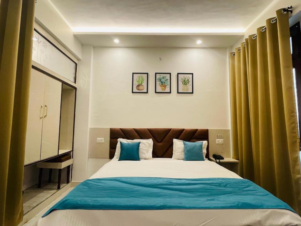 Hotel Dileep42 Lucknow Dış mekan fotoğraf