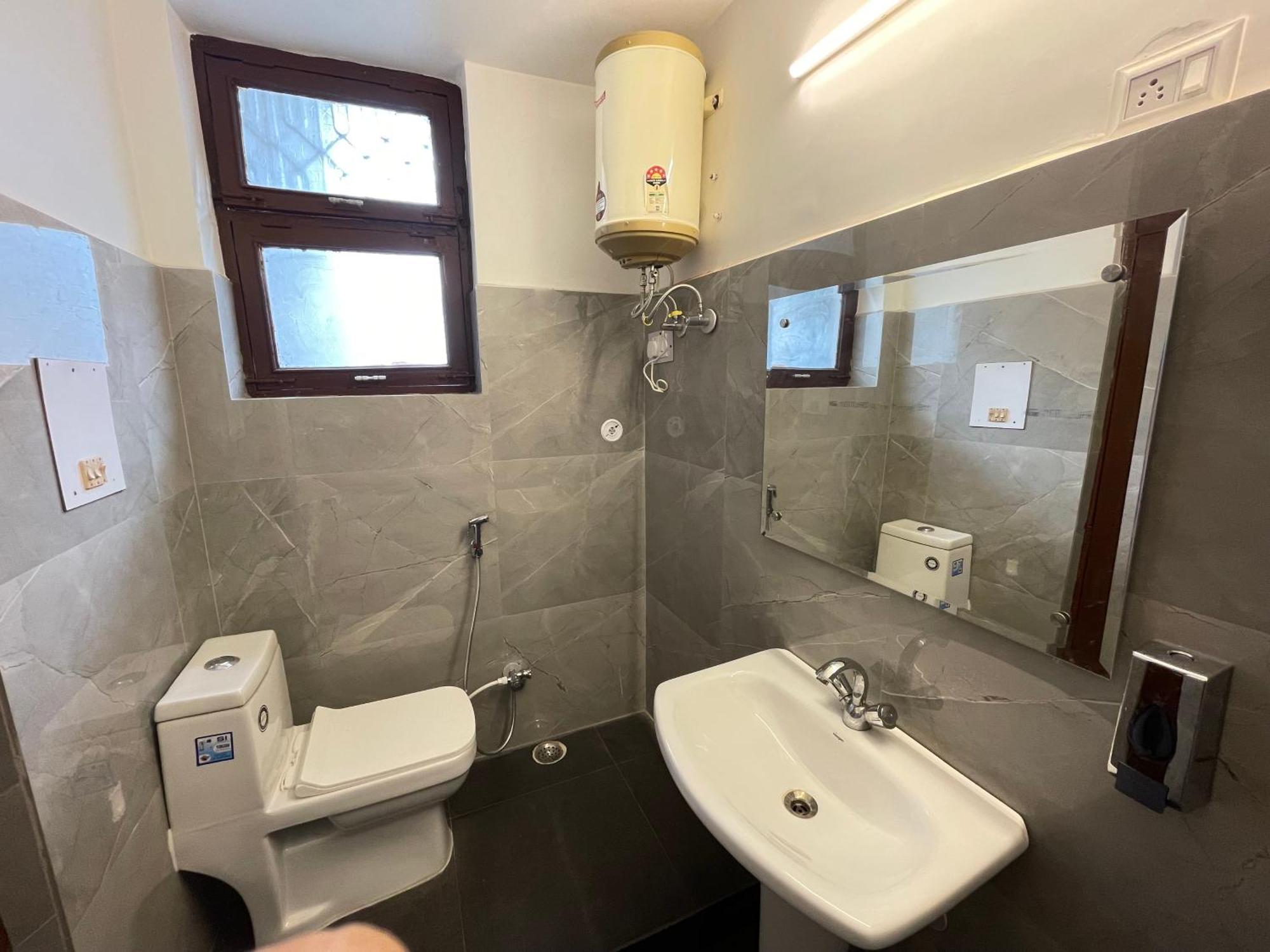 Hotel Dileep42 Lucknow Dış mekan fotoğraf