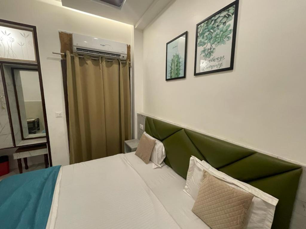 Hotel Dileep42 Lucknow Dış mekan fotoğraf
