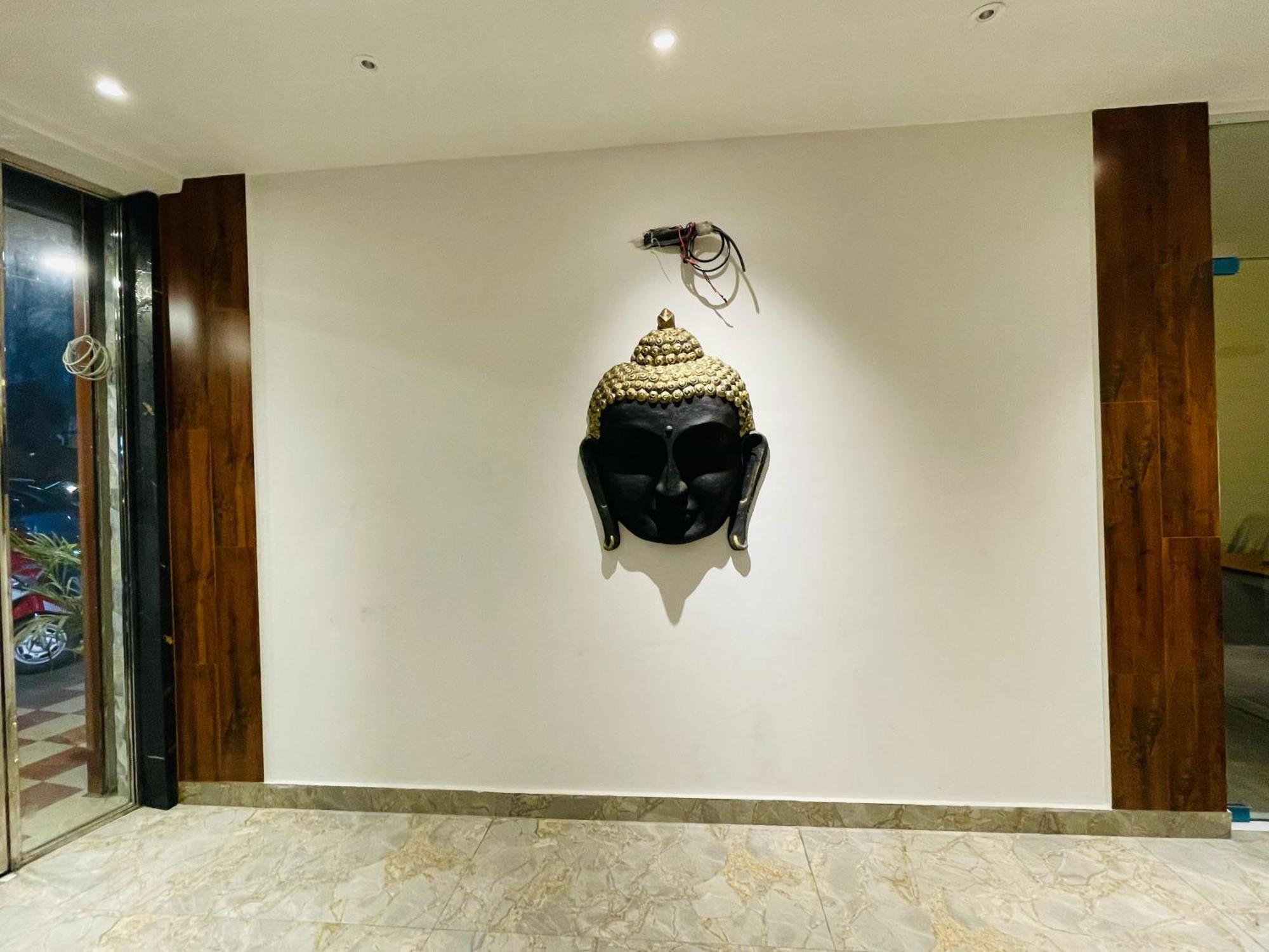 Hotel Dileep42 Lucknow Dış mekan fotoğraf