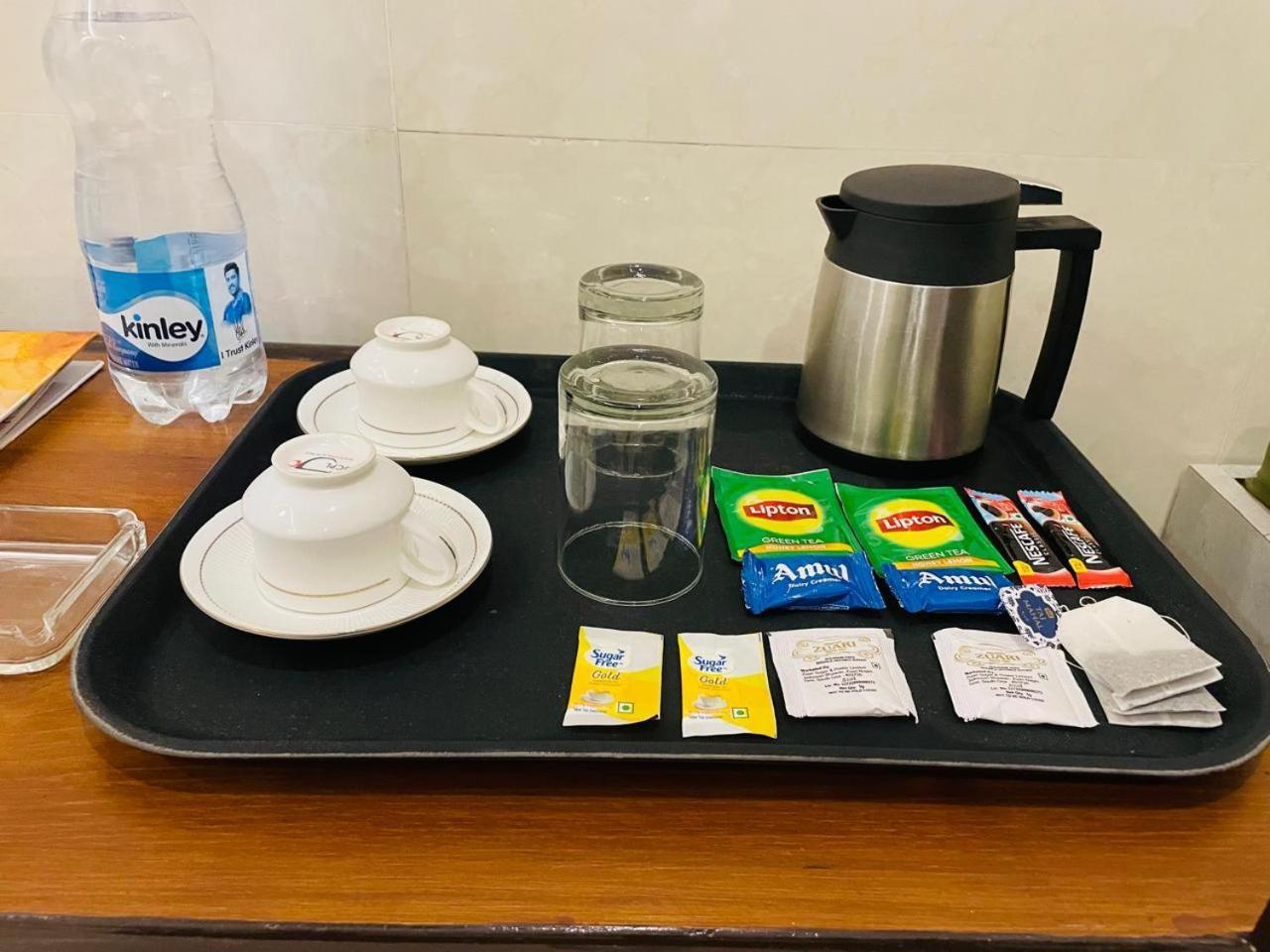 Hotel Dileep42 Lucknow Dış mekan fotoğraf